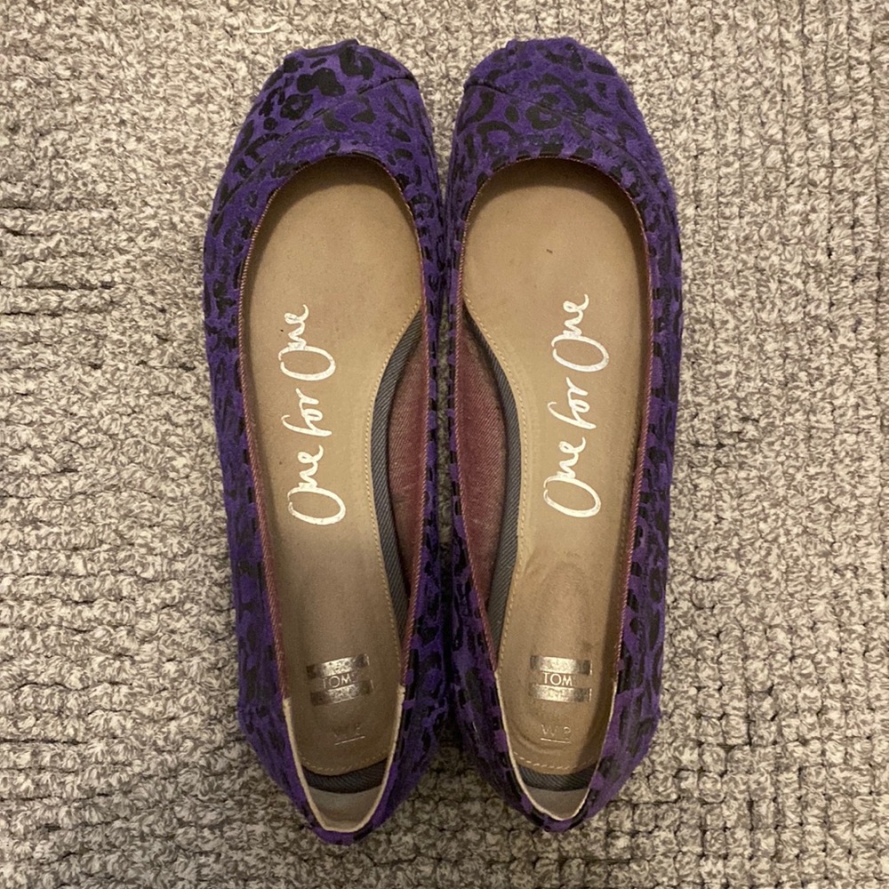 Tom’s size 8 Purple, leopard ballet flats.